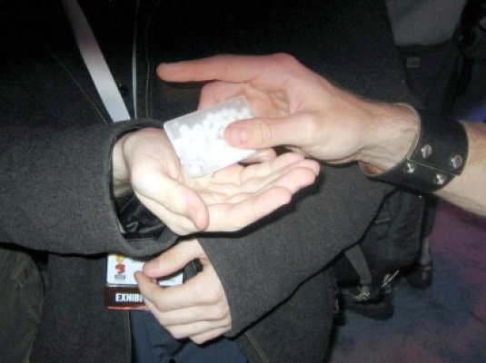 Traficanţi de droguri, prinşi în faţa unui club din Mamaia